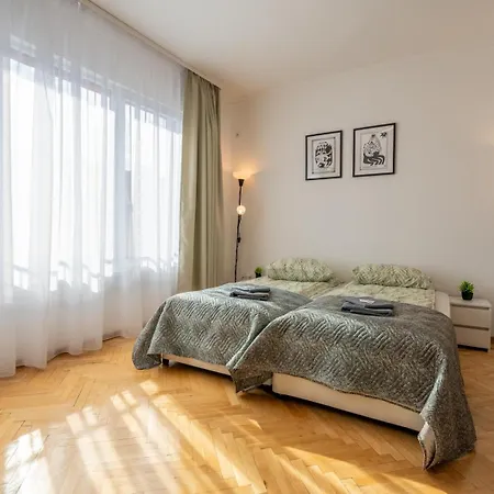 Bright & Spacious Downtown Apt. Διαμέρισμα Σόφια