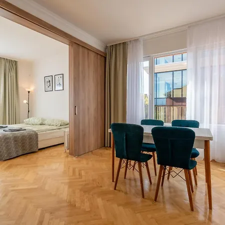 Bright & Spacious Downtown Apt. * Σόφια