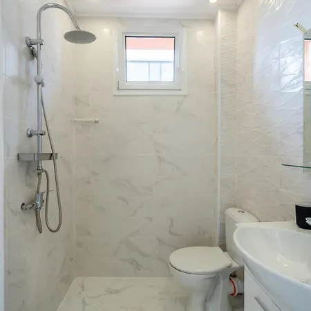 Bright & Spacious Downtown Apt.