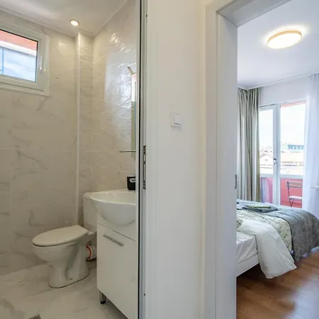 Bright & Spacious Downtown Apt. *