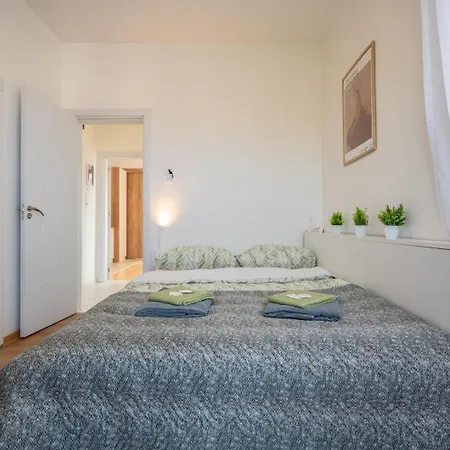 Apartment Bright & Spacious Downtown Apt. Sofia