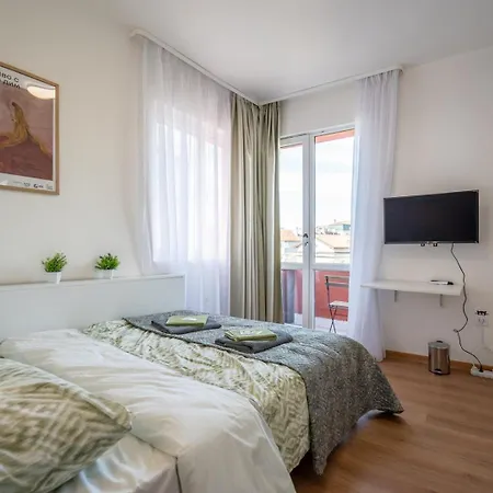 Διαμέρισμα Bright & Spacious Downtown Apt.